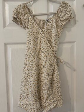 Hollister Floral Wrap Mini Dress in Cream and Yellow